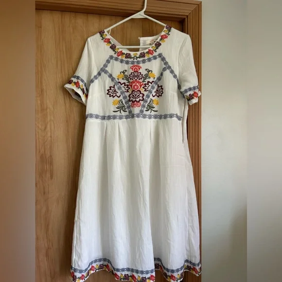 Floral Dress - White With Embroidered Flowers - Orange Large Fits Like Small | Color: Orange/White | Size: L | Beckybee116's Closet Floral Dress - White With Embroidered Flowers - Orange Large Fits Like Small | Color: Orange/White | Size: L | Beckybee116's Closet